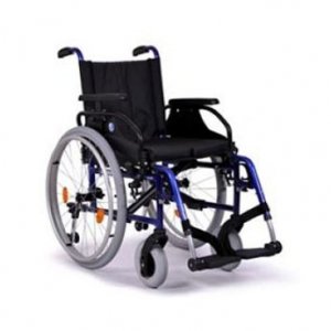 wózek inwalidzki na białym tle